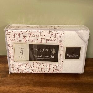 NEW EVERGREEN LANE TWIN CHRISTMAS WORDS SHEETS W/BONUS SHERPA PILLOWCASE